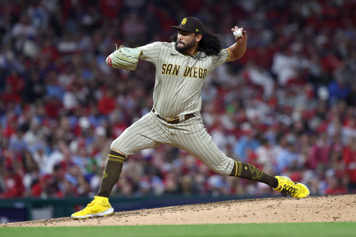 Padres starting pitcher Sean Manaea throws a pitch. (2022)